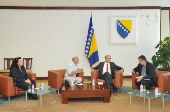 Poslanik u Predstavničkom domu PSBiH Damir Arnaut susreo se sa delegacijom Društva novinara BiH